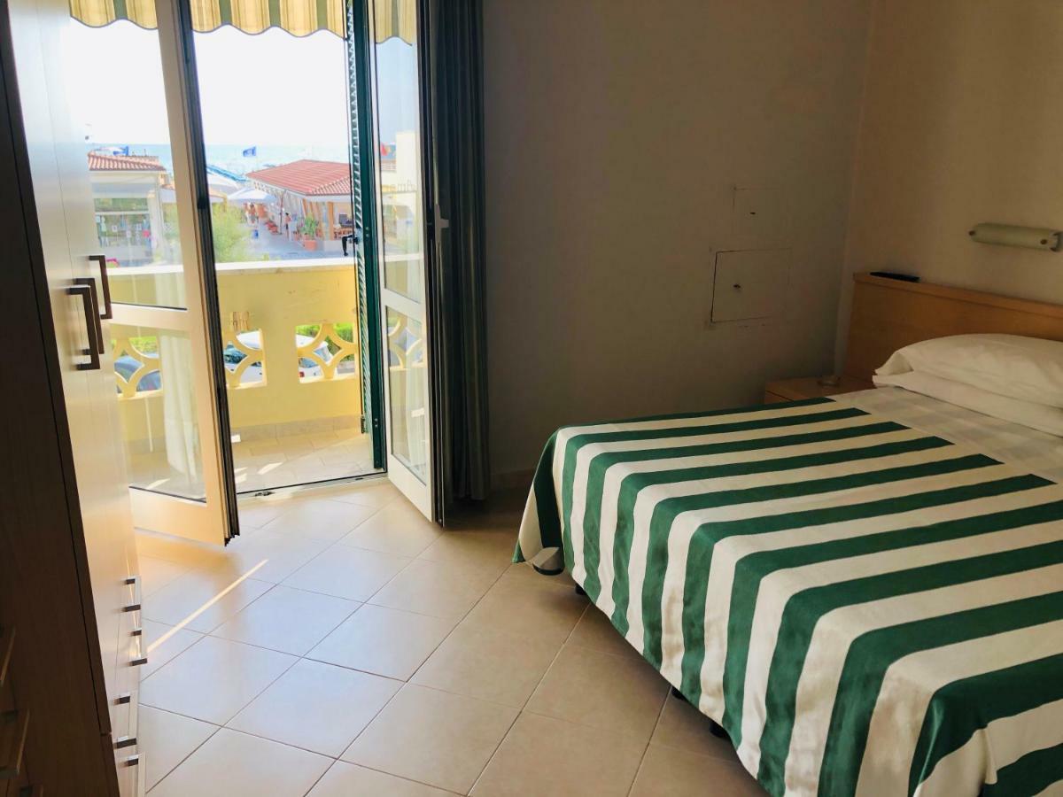 Hotel Valdinievole 利多迪卡马约雷 外观 照片